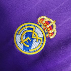 Retro Real Madrid 2006/07 Third Jersey - Image 7