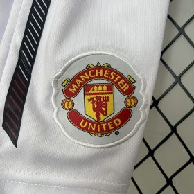 Retro Manchester United 2010/11 Home Kids Kit - Image 4