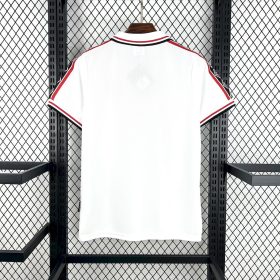 Retro Manchester United 1998/99 White Jersey - Image 2