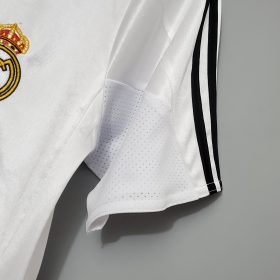 Retro Real Madrid 2004/05 Home Jersey - Image 6