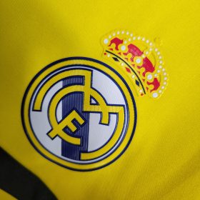 Retro Real Madrid 2011/12 Goalkeeper Jersey - Image 6
